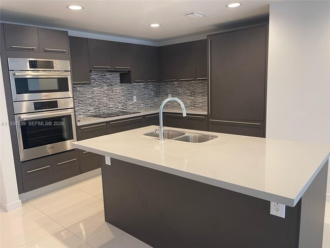 Building Photo - 7661 NW 107th Ave