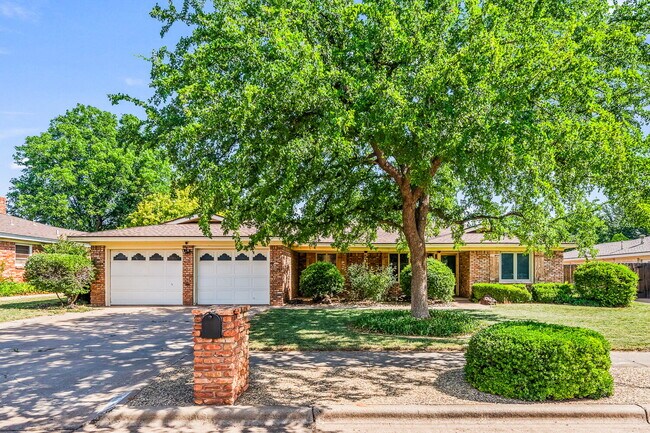 Primary Photo - Spacious Home in Southwest Lubbock w/ Office