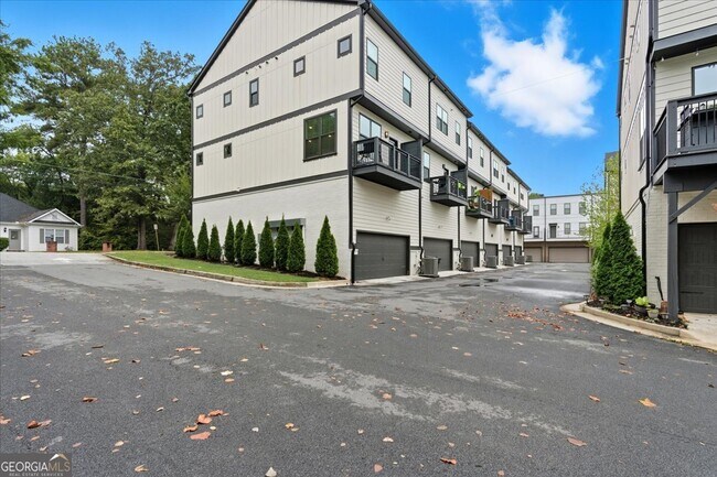 Building Photo - 2030 Main St NW