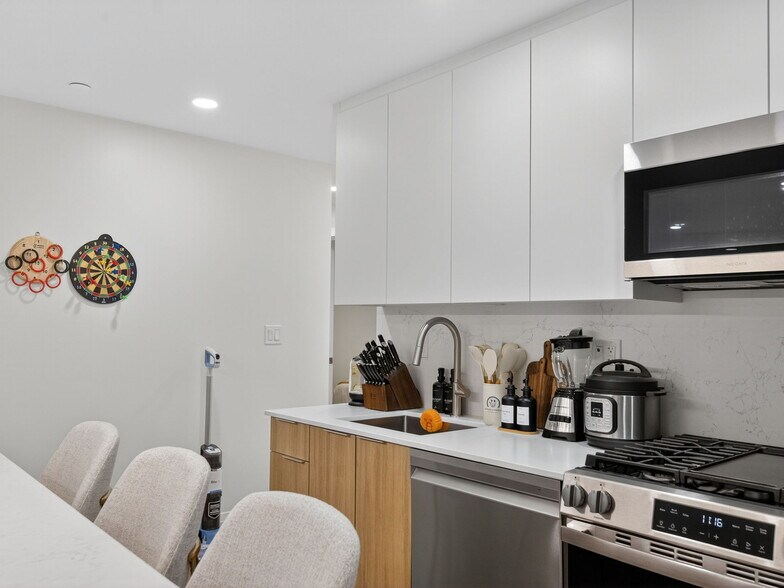 Building Photo - 359 Broadway