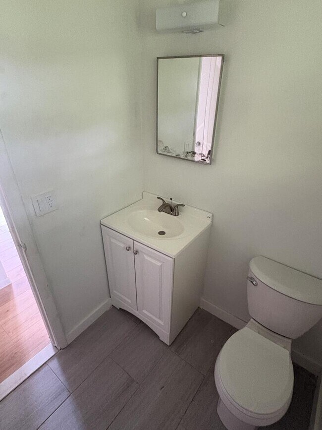 Building Photo - 1406 Barton Rd