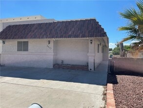 Building Photo - 2677 Country Club Dr