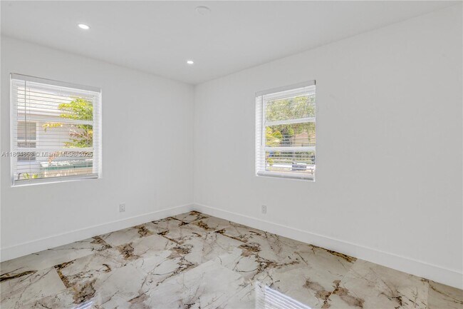Building Photo - 809 SW 17th St
