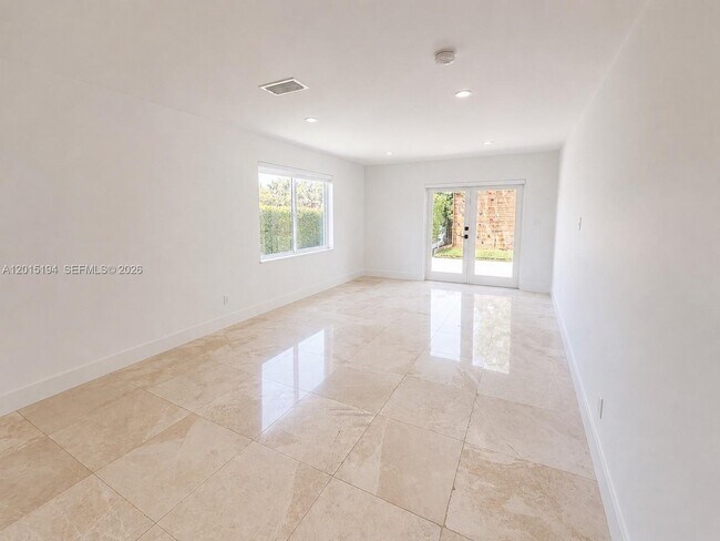 Building Photo - 11445 N Bayshore Dr
