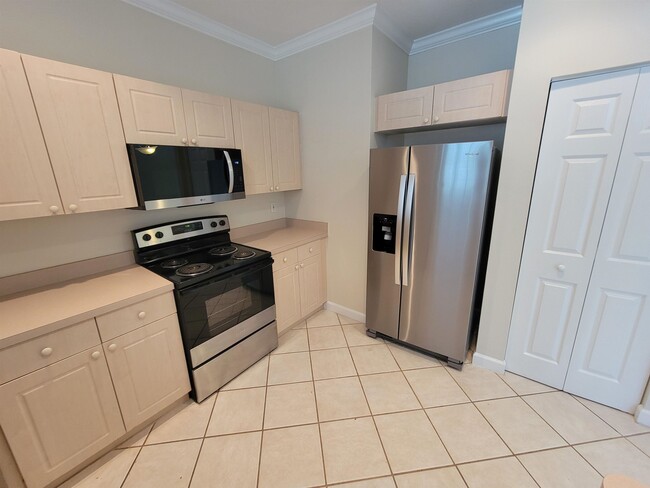 Building Photo - 3974 Grove Park Dr