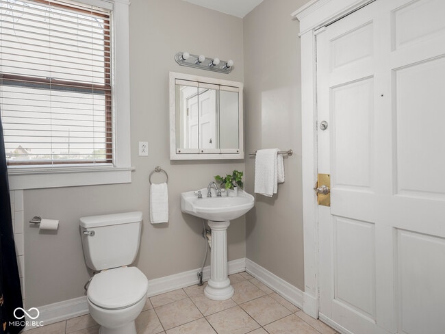 Building Photo - 2161 N Meridian St