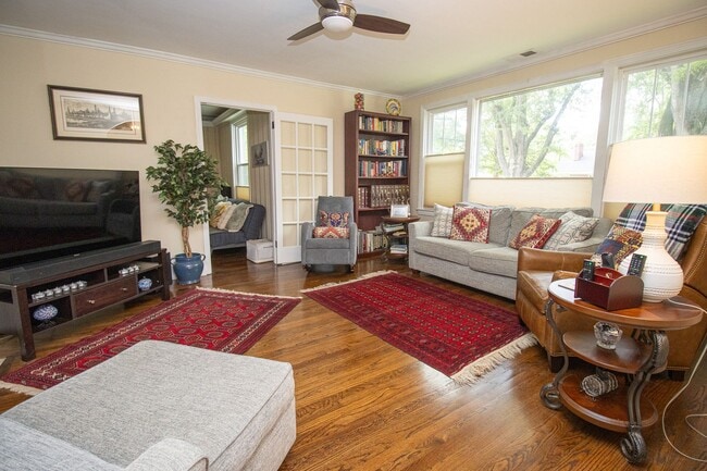 Building Photo - 2715 Kiawah Ave