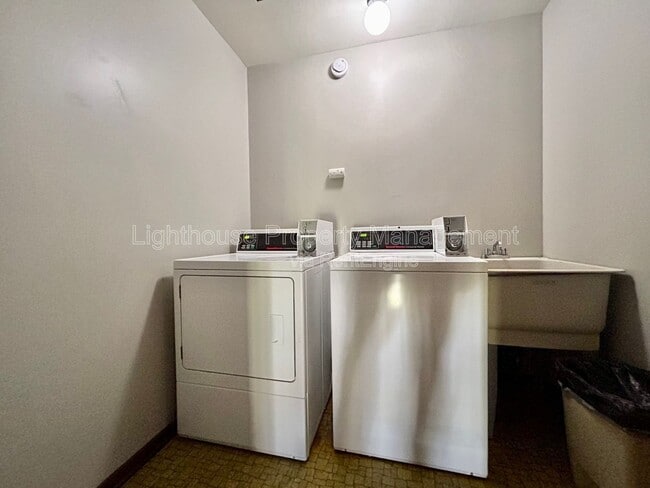 Building Photo - 143 Exchange St SE