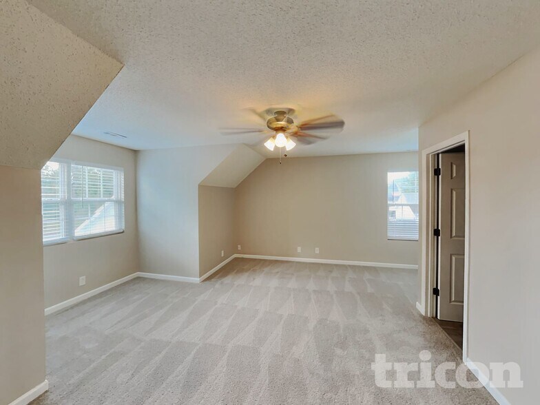 Building Photo - 911 Red Feather Trail