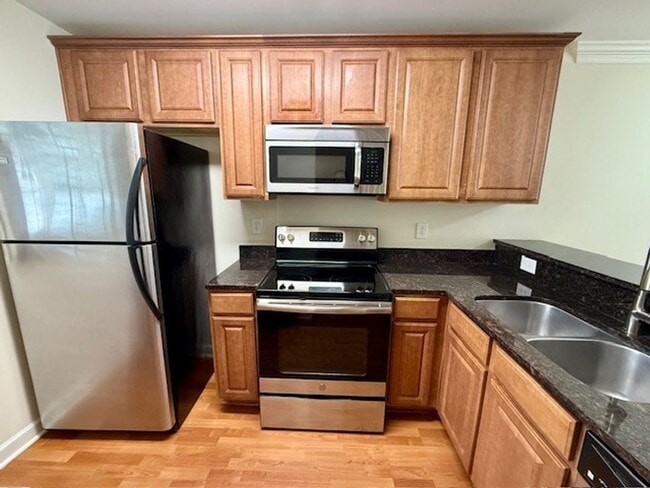 Building Photo - 1348 Green Oaks Ln