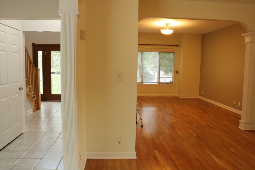 Building Photo - 1621 Santa Ana Ct