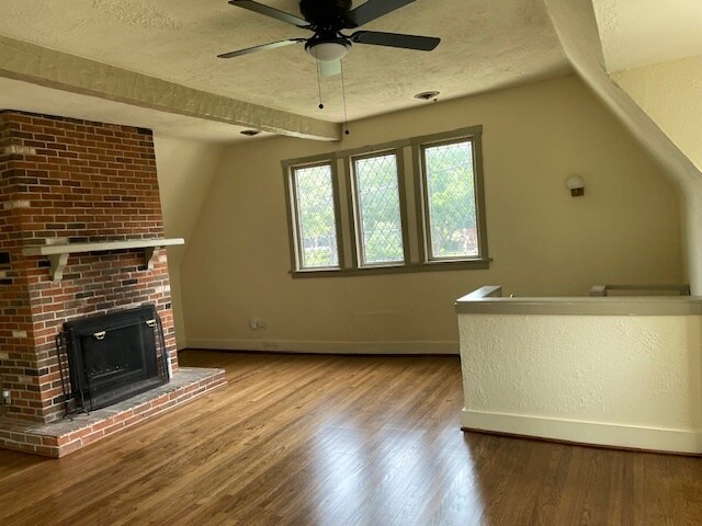 Building Photo - 325 Forest Ave