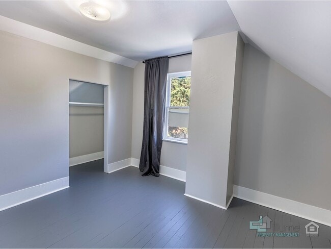 Building Photo - Charming 2-Bedroom Home with Private Yard ...