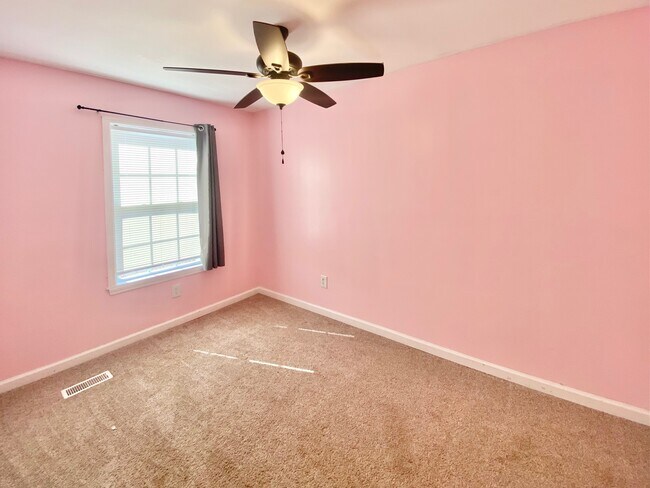 Building Photo - 102 Petworth Dr