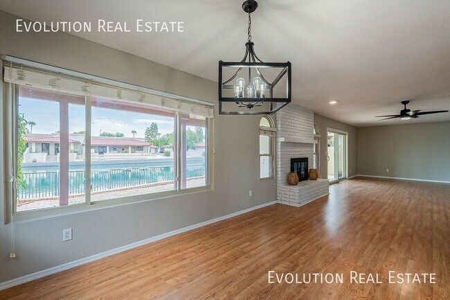 Building Photo - 2033 S Paseo Loma