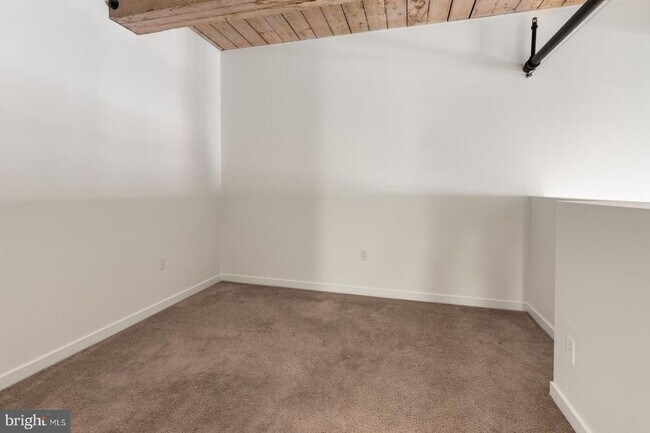 Building Photo - 303 Vine St