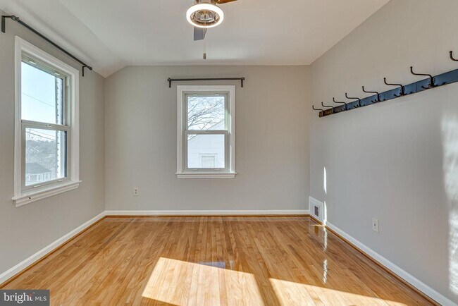 Building Photo - 2722 Jefferson Dr