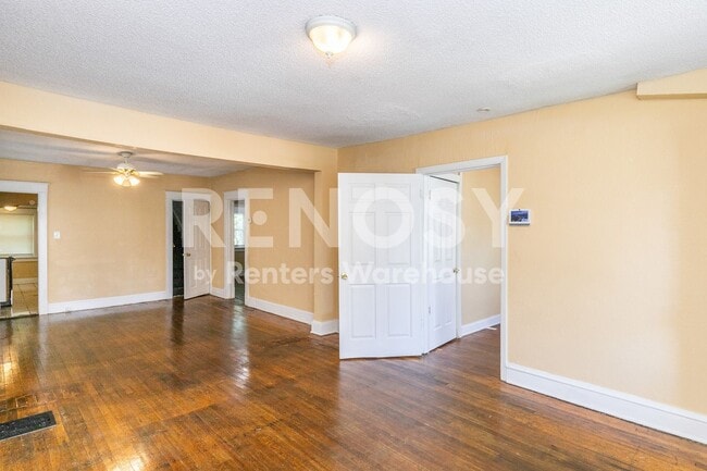 Building Photo - 3 bed 1 bath Home