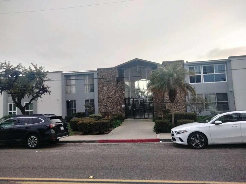 Street View - 279 Moss St