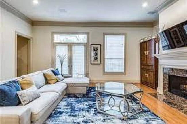 Building Photo - 2885 Woodside St