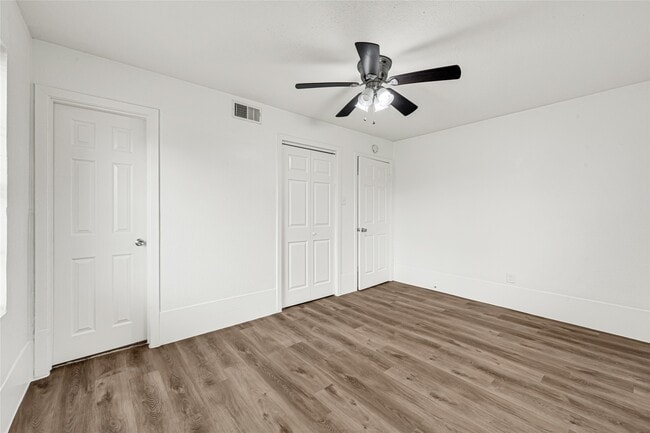 Building Photo - 506 Edgebrook Dr