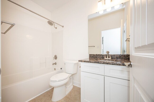 Building Photo - Charming Home Move-in Ready!