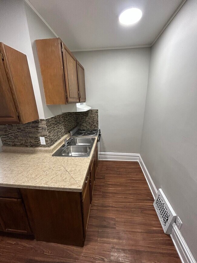 Building Photo - 77 W 23rd St