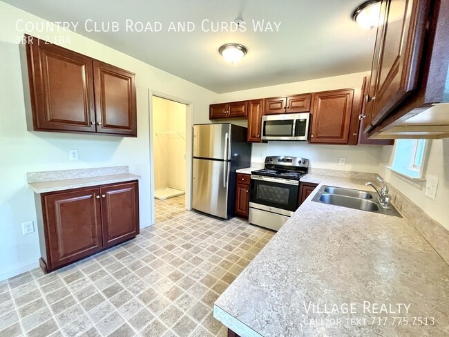Building Photo - 721 Country Club Rd