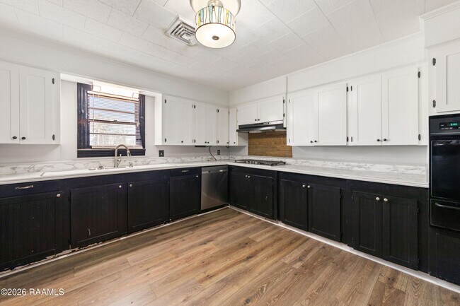 Building Photo - 416 W St Paul St