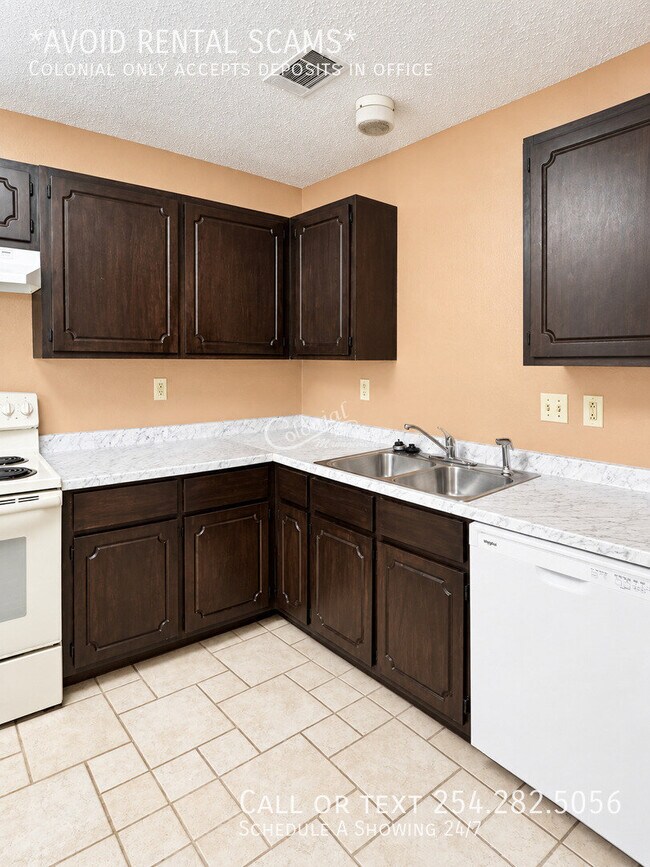 Building Photo - 2210 Cimmaron Dr
