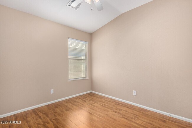 Building Photo - 17556 W Bloomfield Rd