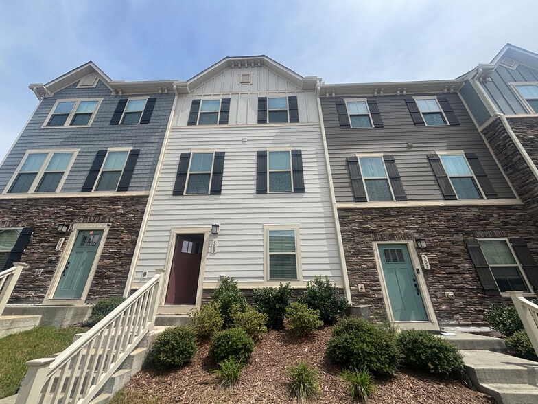 Building Photo - Room in Townhome on Poplar Leaf Way