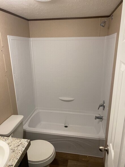 Building Photo - 1130 Freedom Rd