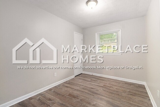 Building Photo - 3004 Twelve Oaks Cir