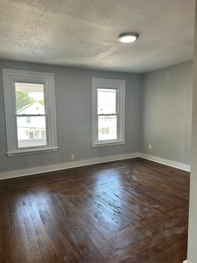 Bedroom - 35 Vernon St