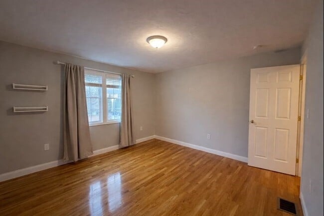 Building Photo - 22 Johns Ave