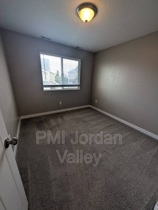 Building Photo - 5077 W Arete Wy
