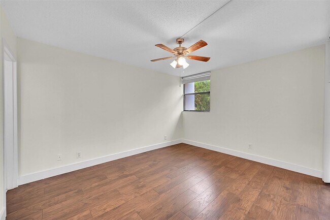 Building Photo - 8415 Forest Hills Dr