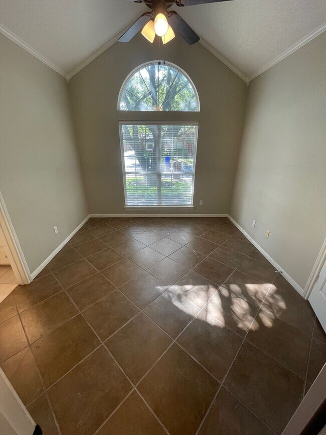 Building Photo - Amazing Midway ISD Home