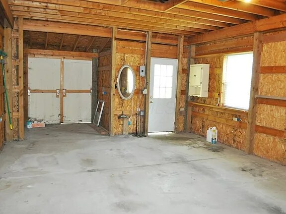 Building Photo - 614 N Main St