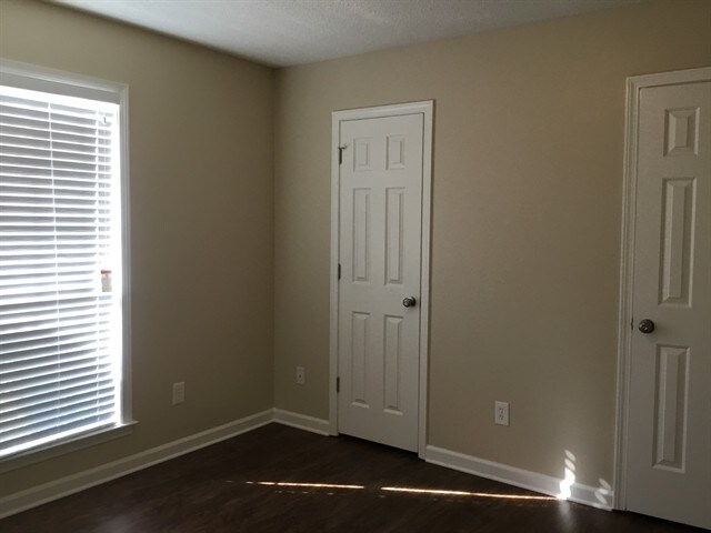 Building Photo - 6472 Daybreak Dr