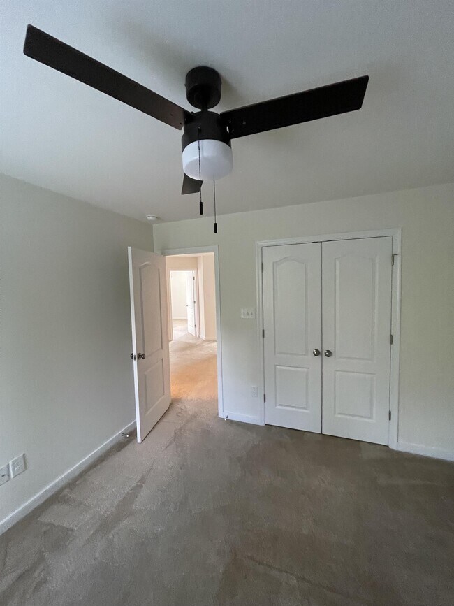 Building Photo - 6901 Swanhaven Dr
