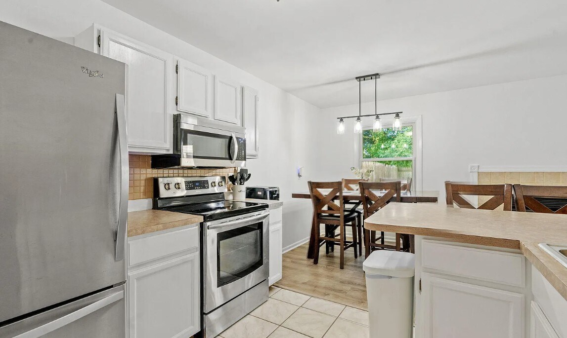 Building Photo - 6 Heartwood Ct