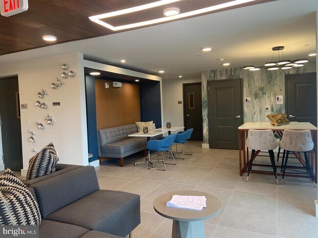 Building Photo - 3925 Fair Ridge Dr