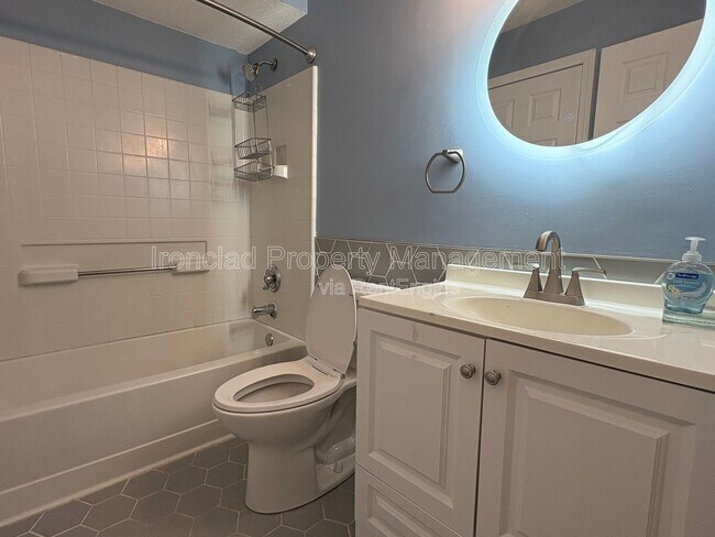 Building Photo - 15 Forest Glen Cir