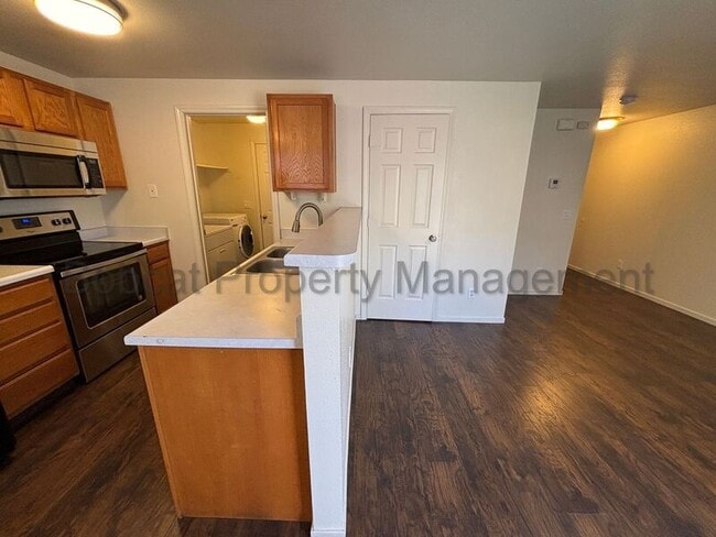 Building Photo - 3958 Village Dr