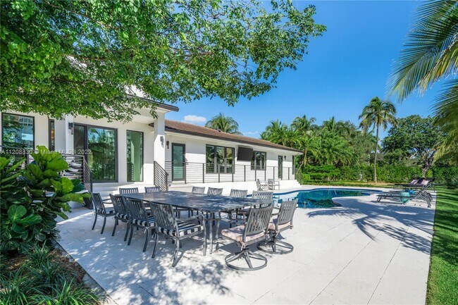 Building Photo - 2801 Flamingo Dr