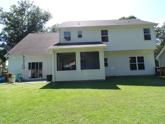 Building Photo - 4 Bedroom 2.5 Bathroom located in Old Mill...