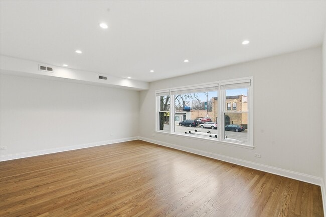 Building Photo - 5915 N Milwaukee Ave