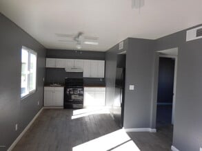 Building Photo - 1146 W Apache St